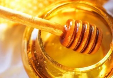 How Honey Treats Acne
